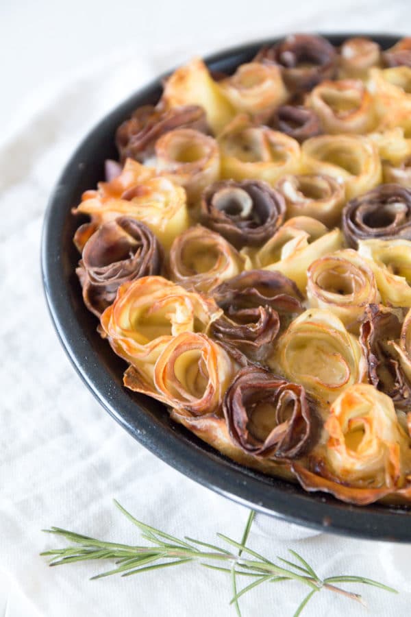 Herbstliche Kartoffel Quiche mit Rosen