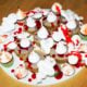 "Blutige" Halloween Cupcakes mit Baiser-Geistchen