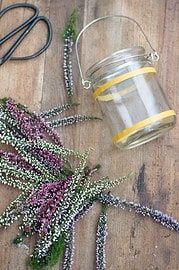 DIY Windlicht mit blühendem Heidekraut