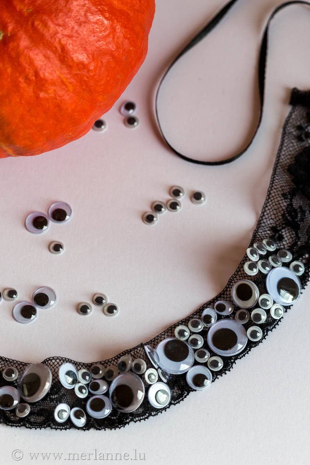 Augen-Blick mal! Googly-eyes Halsband für Halloween