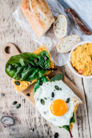 Fingerfood: Kürbis-Linsen-Baguette mit Spiegelei