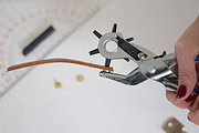 SCHLÜSSELANHÄNGER AUS LEDER – DIY GESCHENK FÜR IHN