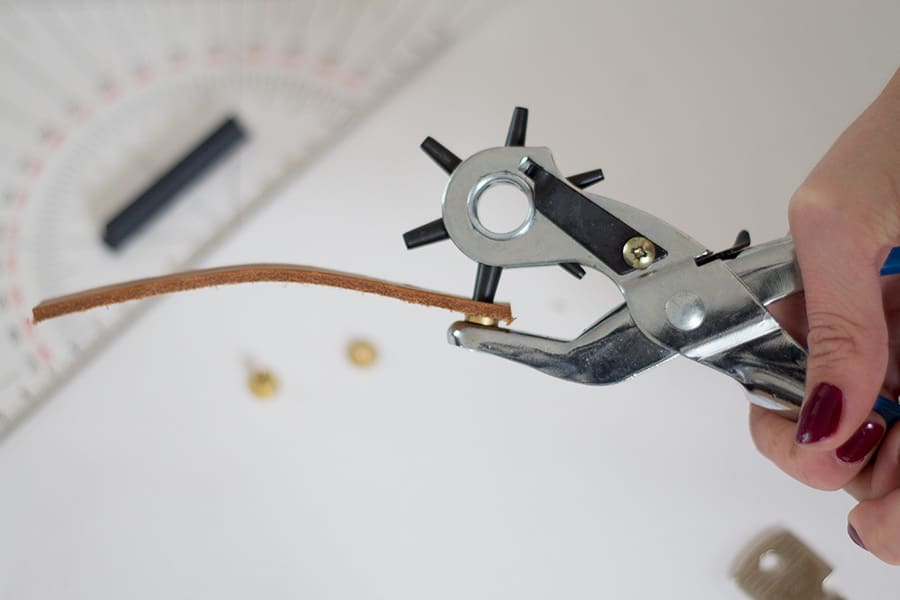 SCHLÜSSELANHÄNGER AUS LEDER – DIY GESCHENK FÜR IHN