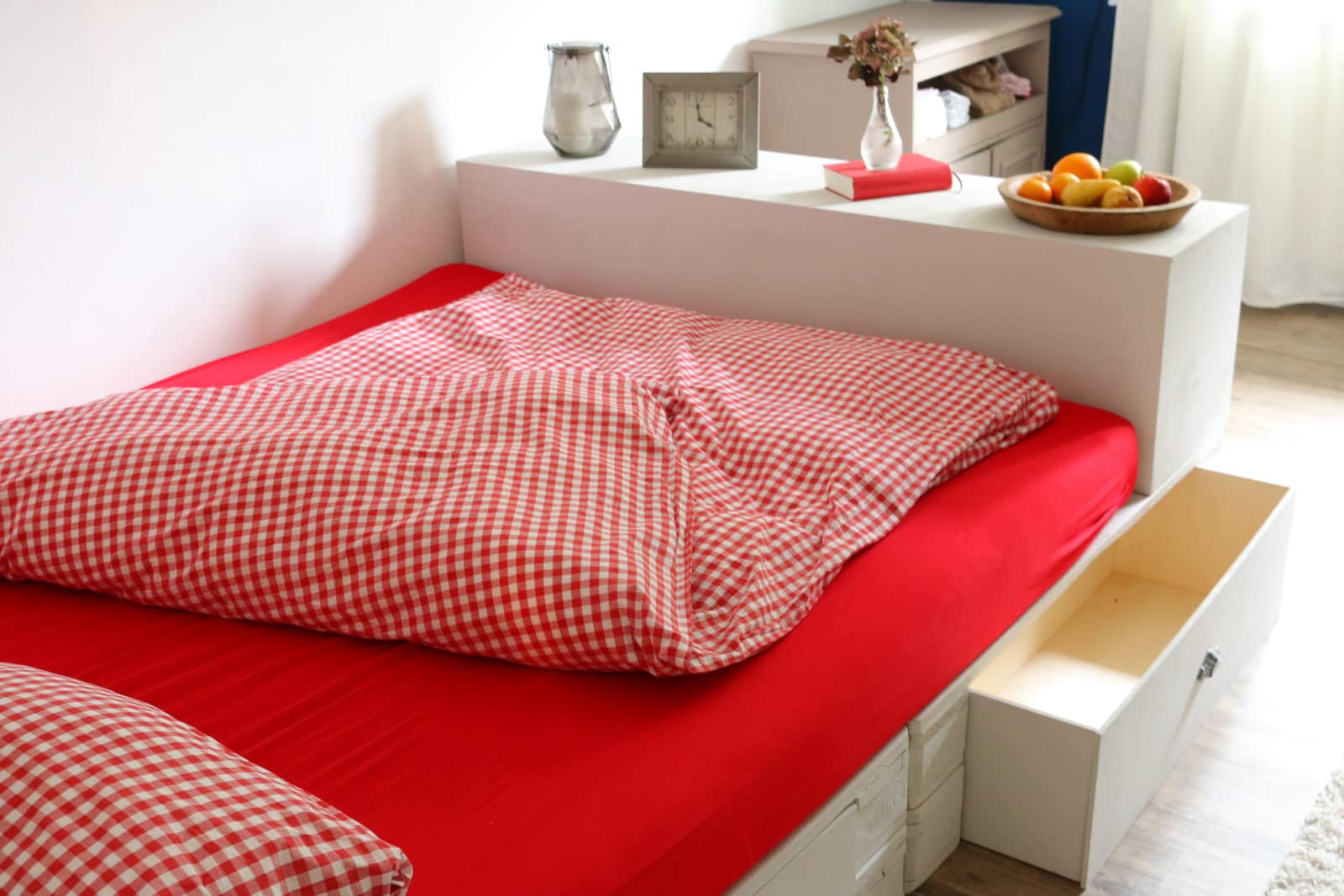 Bett aus Europaletten selber bauen