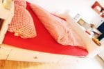 Bett aus Europaletten selber bauen