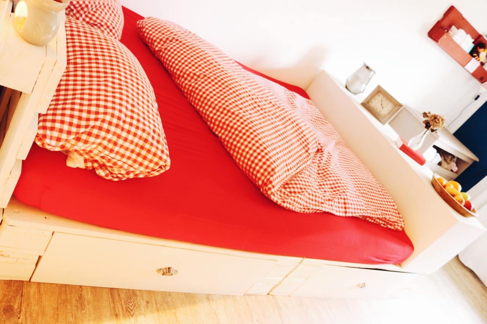 Bett aus Europaletten selber bauen