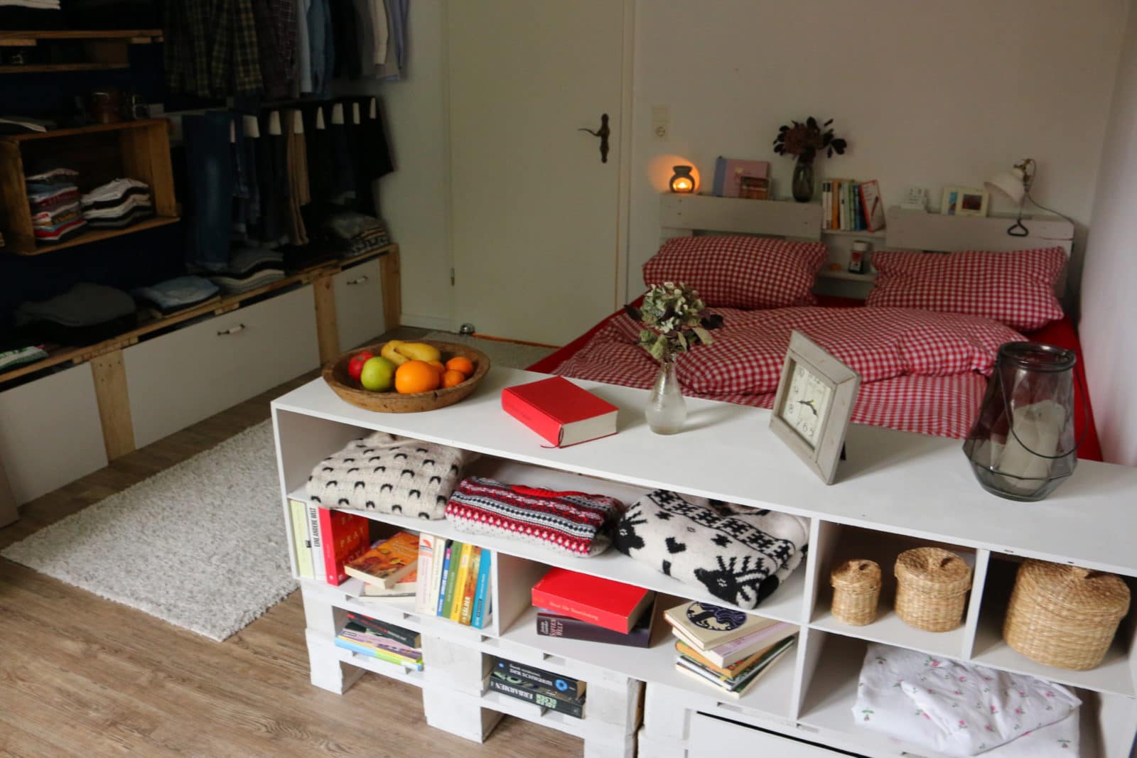 Bett aus Europaletten selber bauen