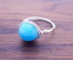 Ring aus Draht und Perle