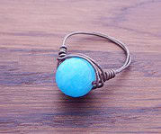 Ring aus Draht und Perle