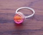 Ring aus Draht und Perle