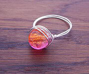 Ring aus Draht und Perle