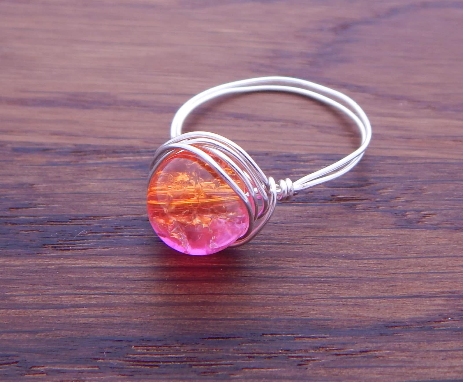 Ring aus Draht und Perle