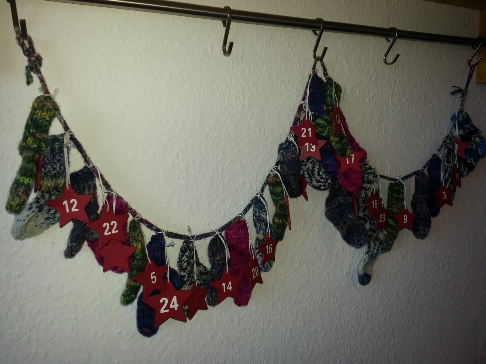 Adventskalender aus gestrickten Socken