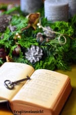 Adventskranz so gesteckt, dass er bis Weihnachten grün bleibt