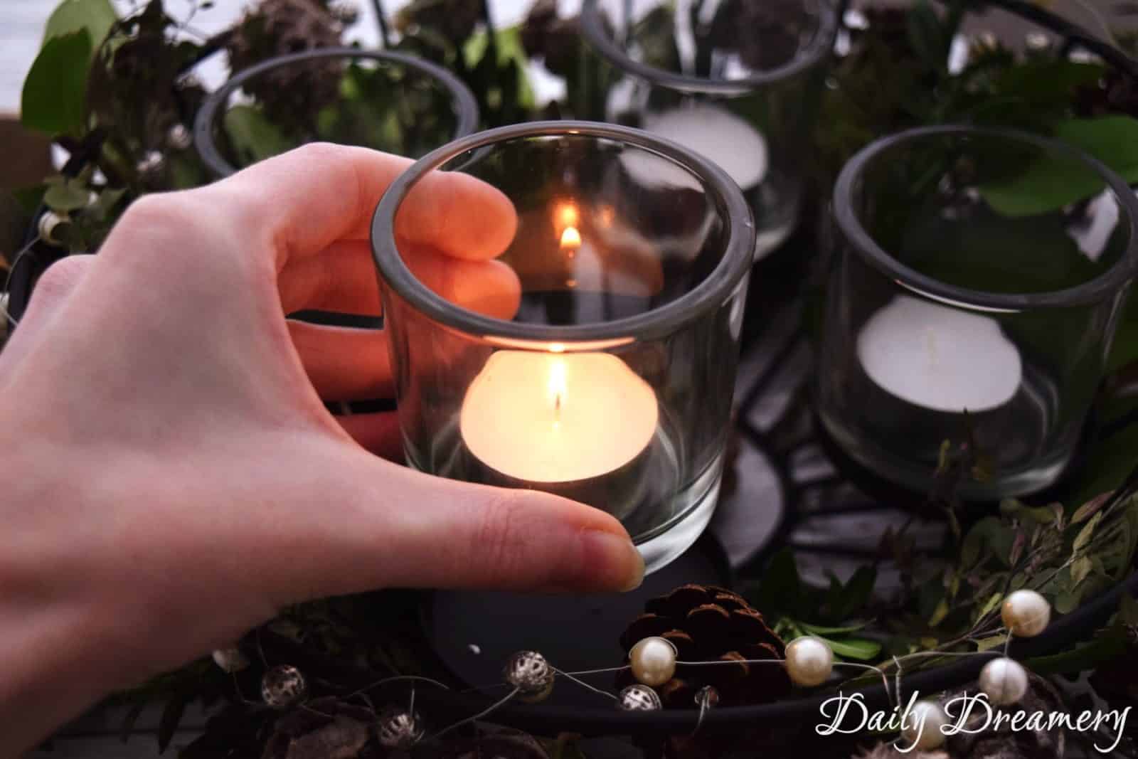 duftender Adventskranz mit Kräutern