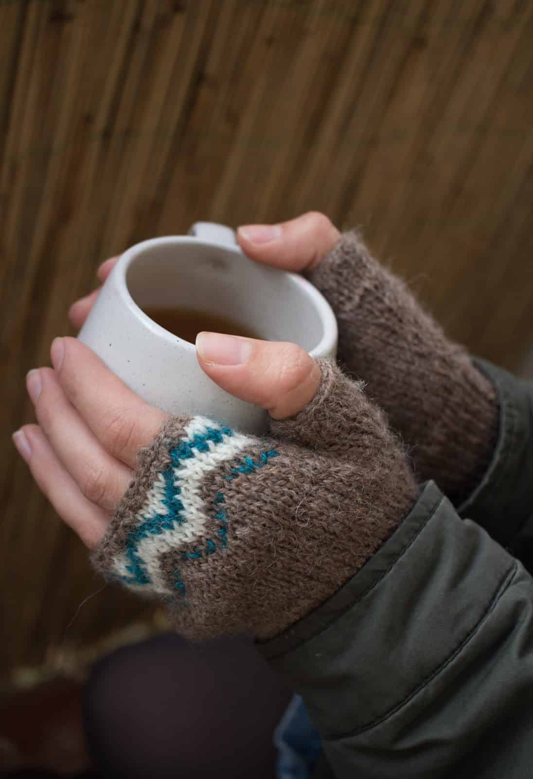 Fingerlose Handschuhe und Beanie-Mütze mit Fair Isle Muster