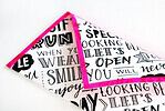 3 DIY Umschläge aus Geschenkpapier – Schwarz / Weiß und Neonfarben