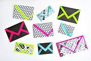 3 DIY Umschläge aus Geschenkpapier – Schwarz / Weiß und Neonfarben