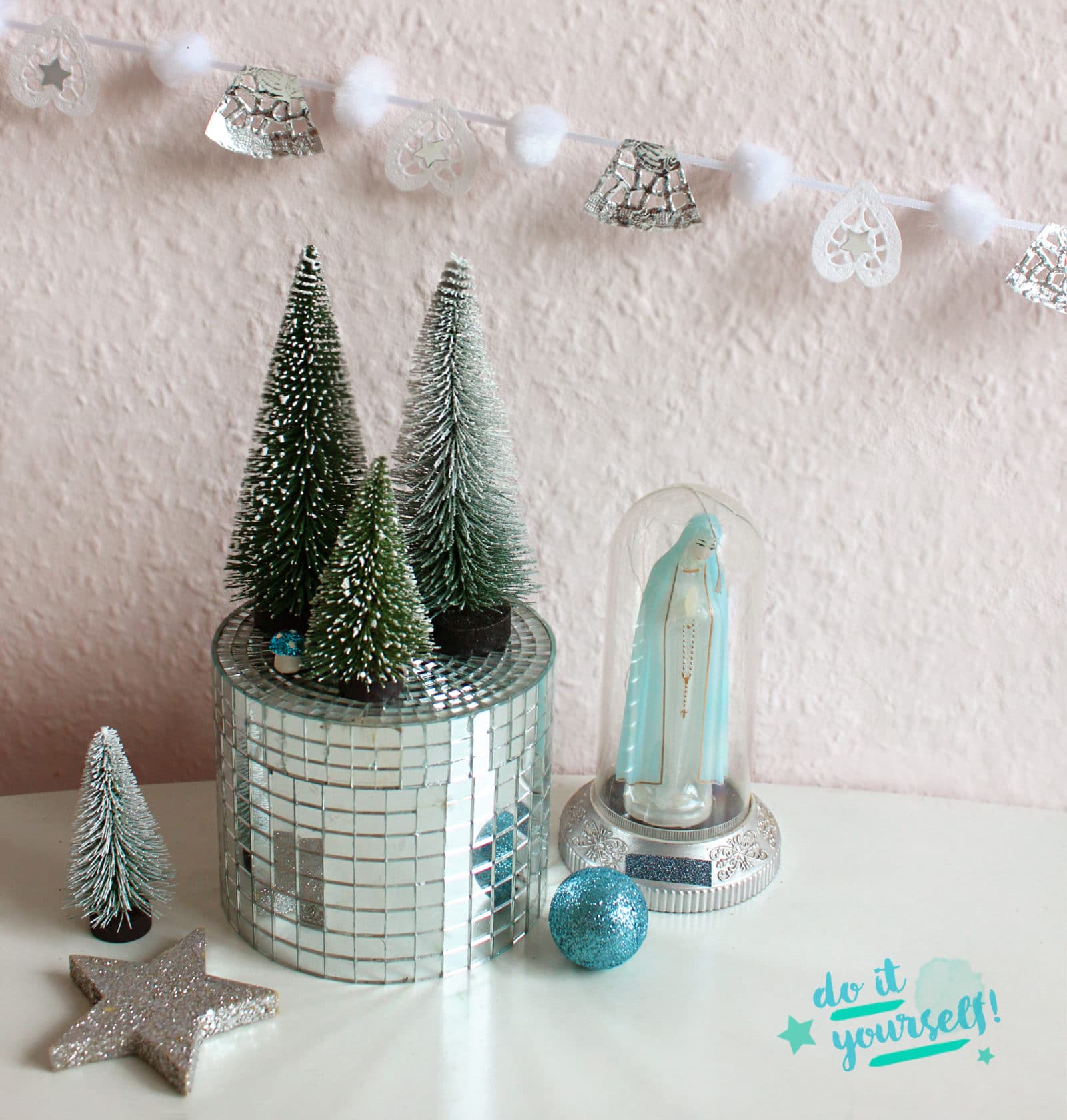 DIY MINI-POMPOM-GIRLANDE BASTELN