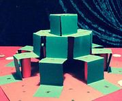 Edding Adventskalender Origamiboxen auf Papierpyramide