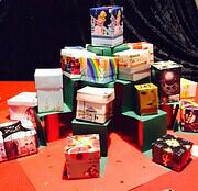 Edding Adventskalender Origamiboxen auf Papierpyramide