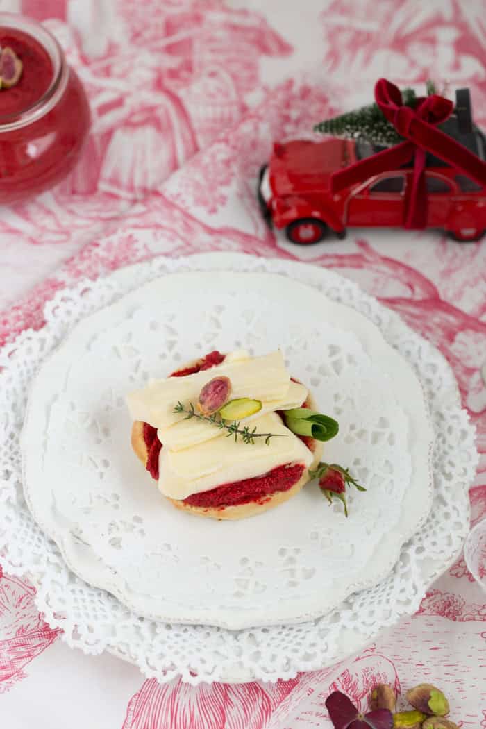 „Mini-Bagel mit rote Beete-Pesto & Weichkäse!“