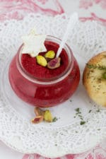„Mini-Bagel mit rote Beete-Pesto & Weichkäse!“
