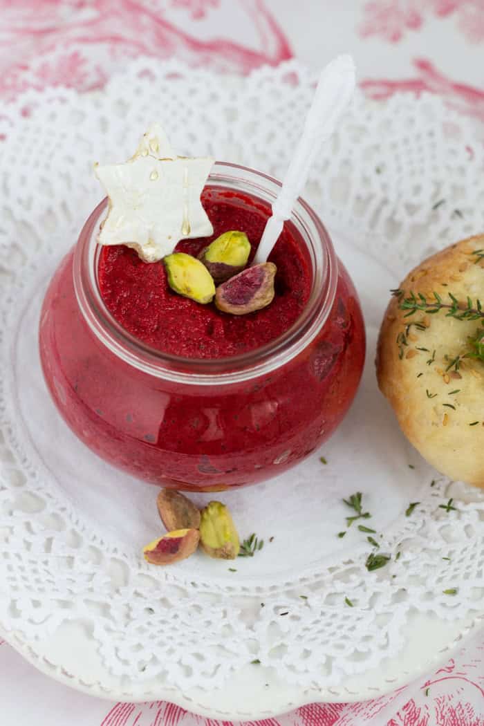 „Mini-Bagel mit rote Beete-Pesto & Weichkäse!“