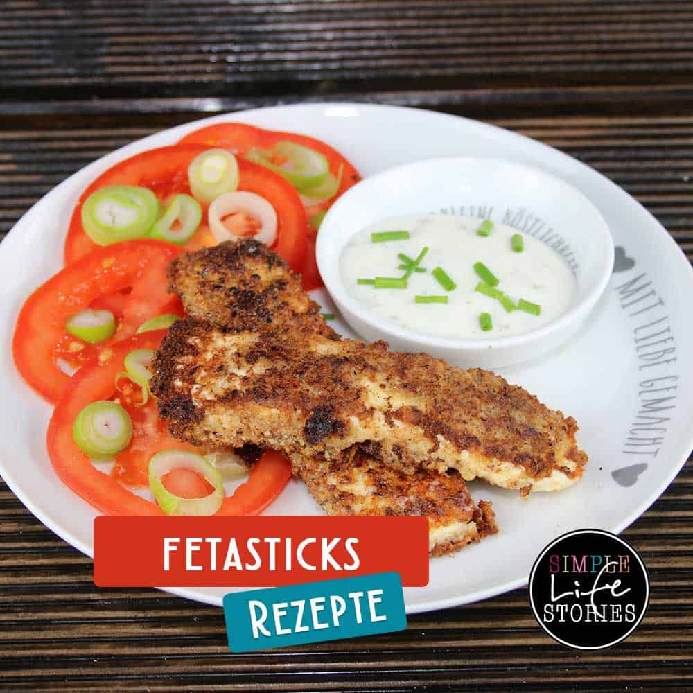 Schafskäsesticks auf Tomatensalat