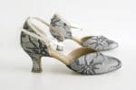 Schuhe mit Spitzenstoff überziehen