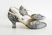 Schuhe mit Spitzenstoff überziehen