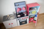 DIY Kinderküche aus Kartons – Teil 3: Der Kühlschrank