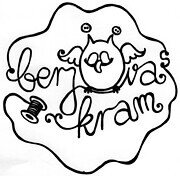 Handgezeichnetes Logo mit einer Eule, die umgeben ist von handgeschriebenen Worten wie "ber" und "kram" für kreative, handgemachte Produkte und Kultur.
