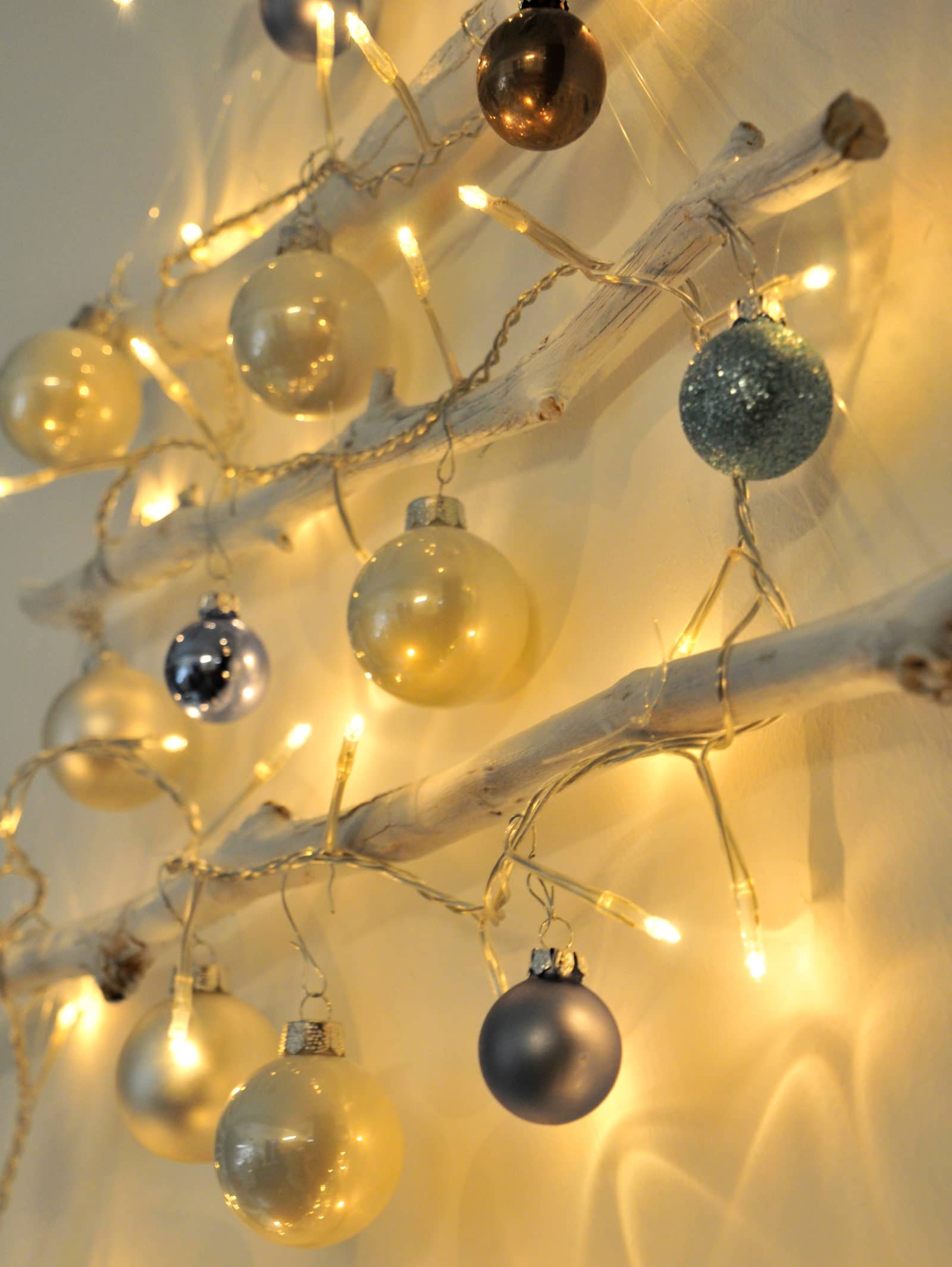DIY – beleuchteter Weihnachtsbaum aus Ästen