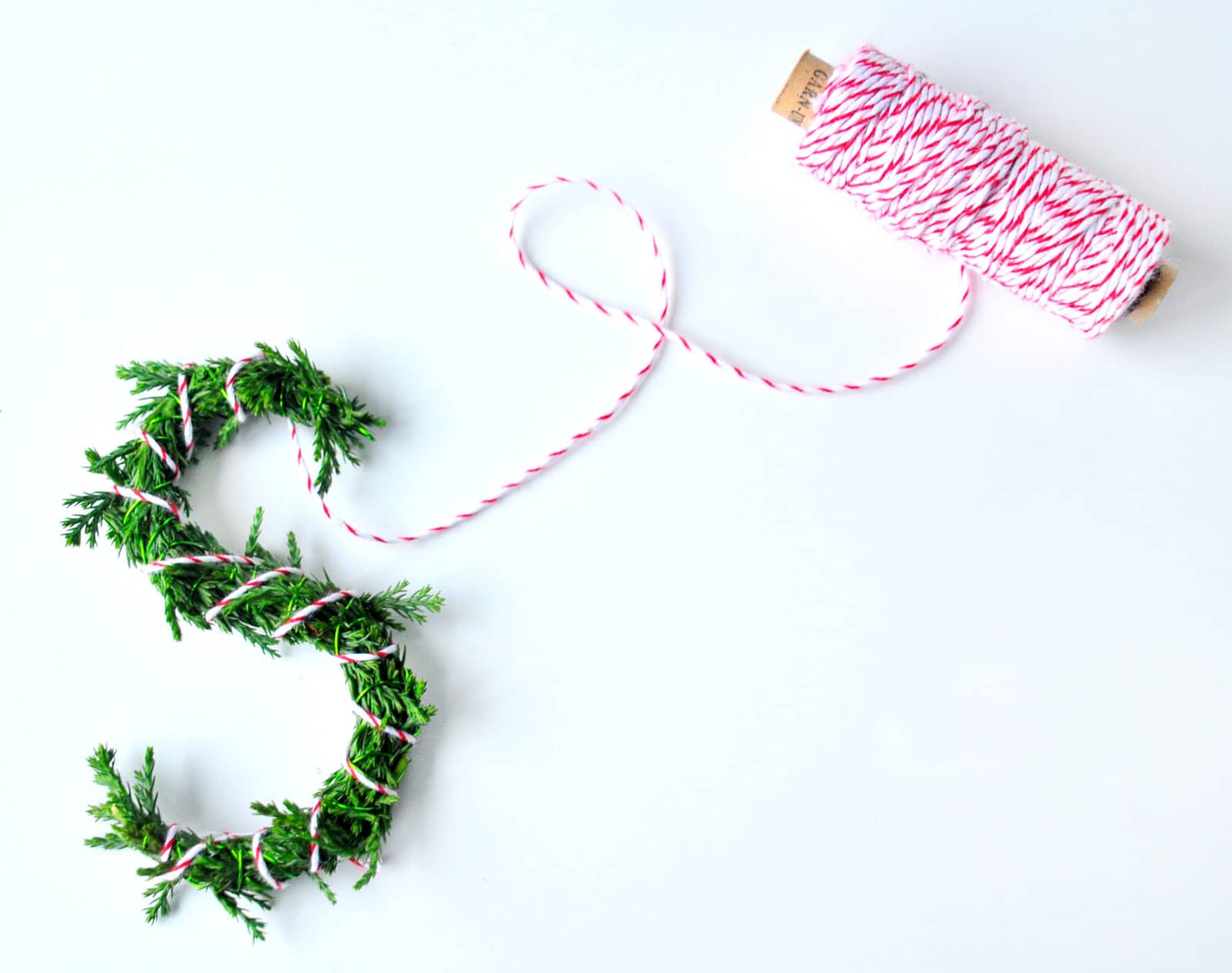 Mini DIY Buchstaben mit Weihnachtsgrün