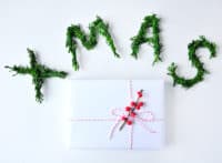 Mini DIY Buchstaben mit Weihnachtsgrün