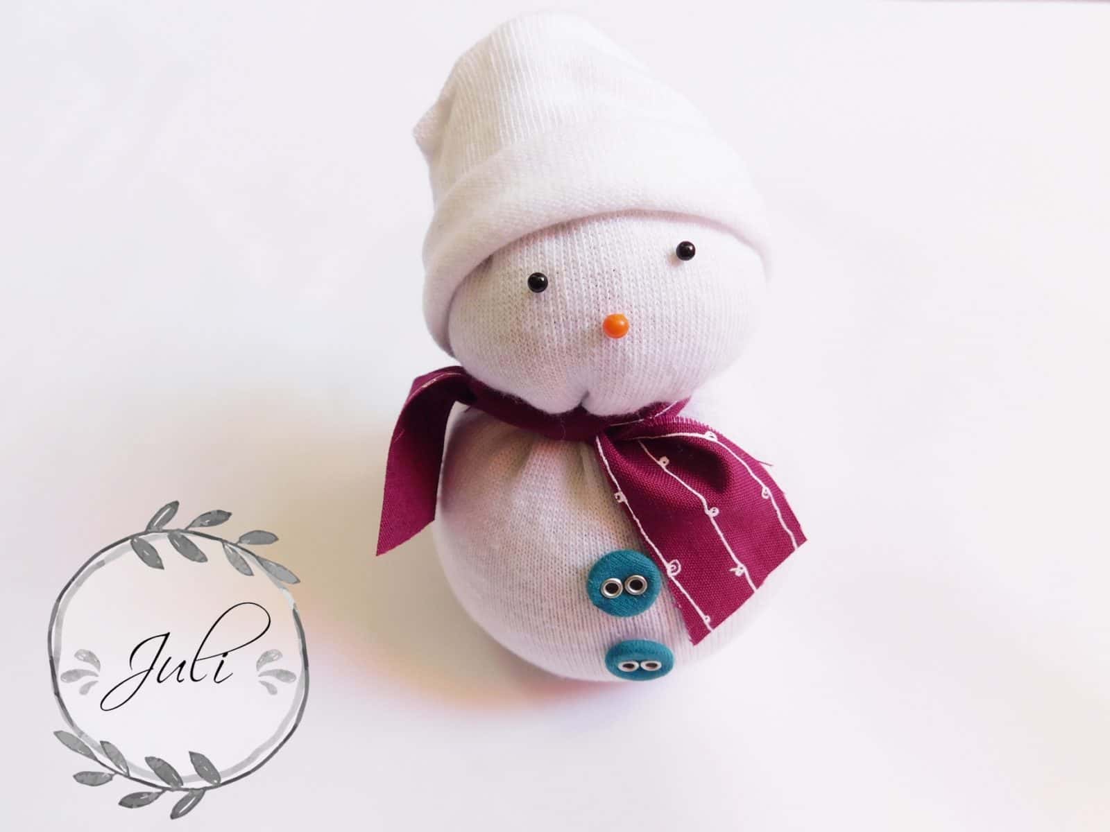 Schnelle Bastelidee (für Kinder): Socken Schneemann
