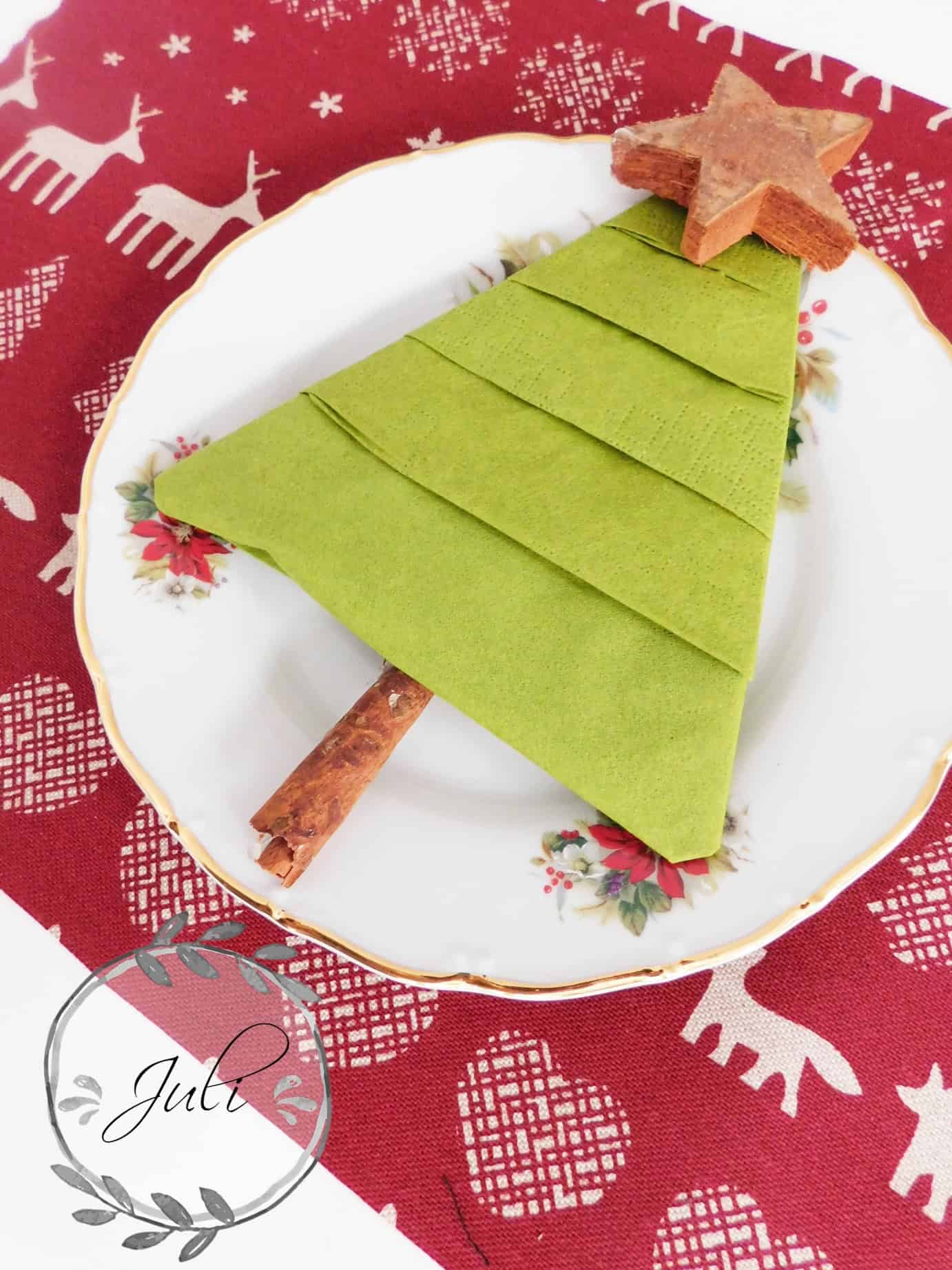 Hübschen Servietten Tannenbaum falten