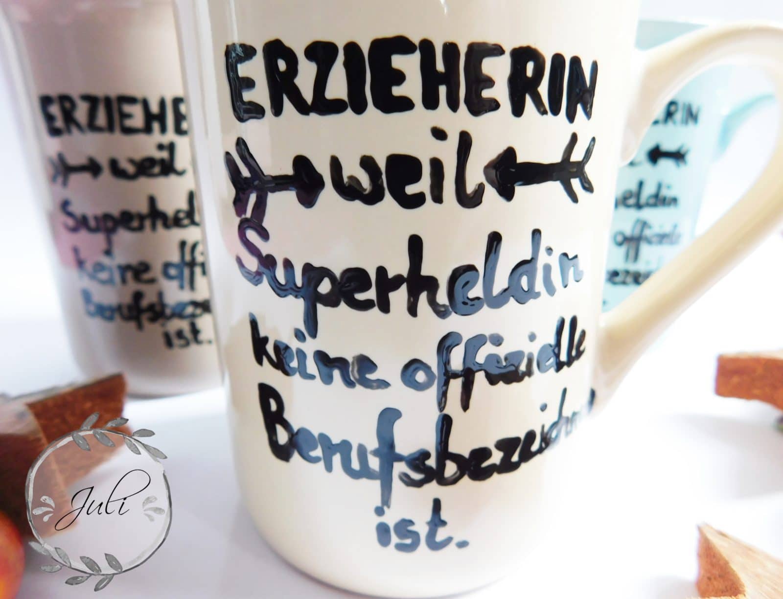 Tassen bemalen mit Keramikfarbe