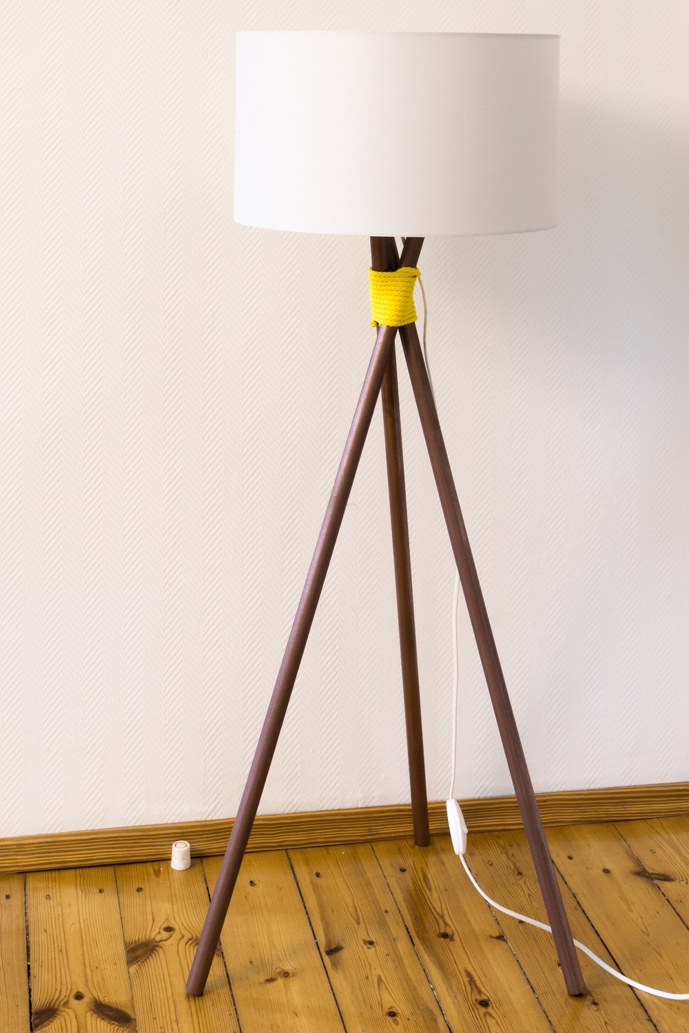 DIY Stehlampe im Kupfer-Look
