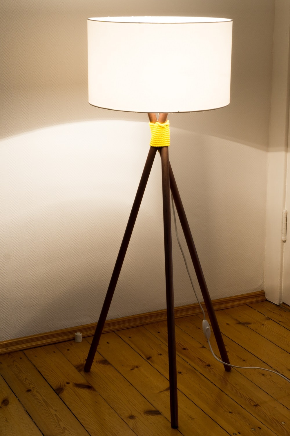 DIY Stehlampe im Kupfer-Look