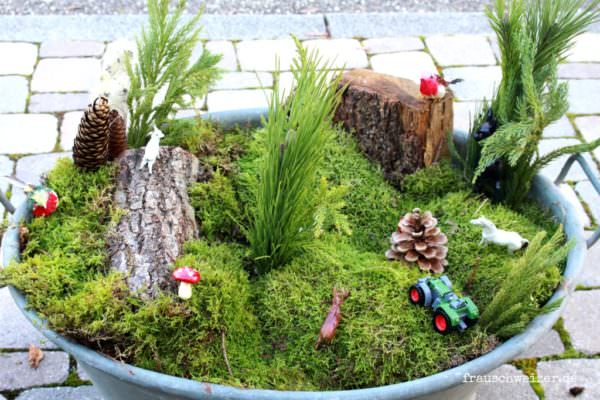 Miniaturlandschaft in einer Zinkwanne