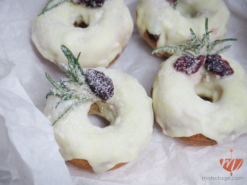 Mistletoe-Donuts mit Cranberries und Rosmarin | Mohntage