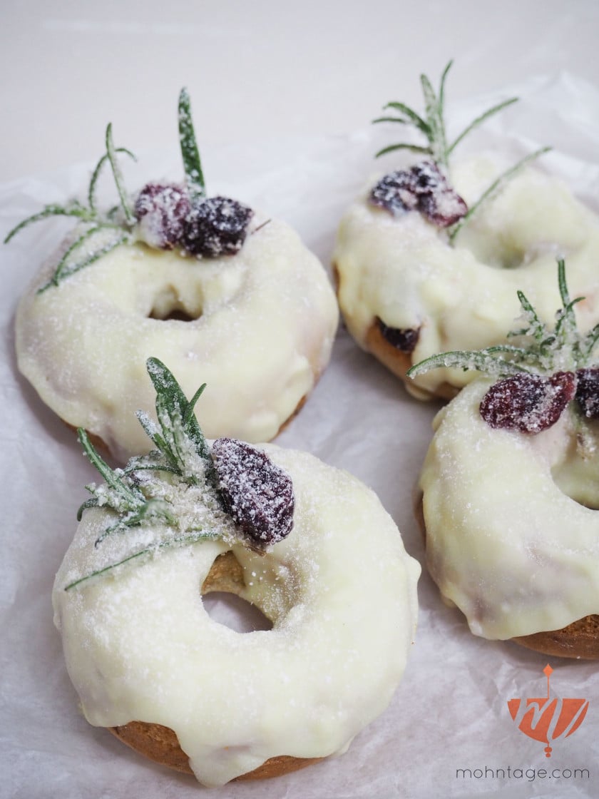 Mistletoe-Donuts mit Cranberries und Rosmarin | Mohntage