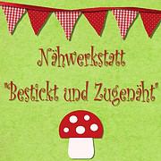 Bunte Stoffbanner und ein Pilz-Motiv auf grünem Hintergrund für kreative Nähprojekte und Handarbeit. Perfekt für Nähwerkstatt und Bastelideen.