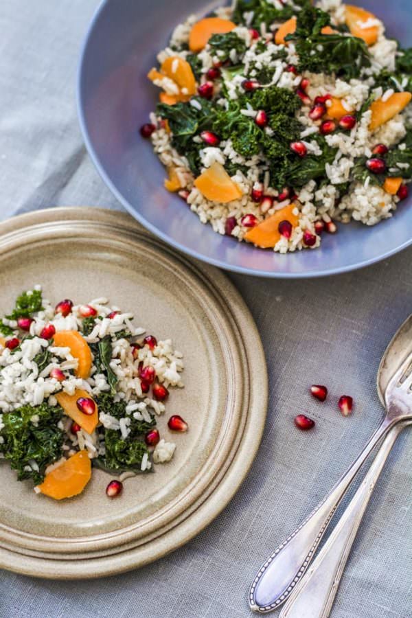 Salat im Winter: Grünkohlsalat mit Hirse, Möhren und Granatapfelkernen