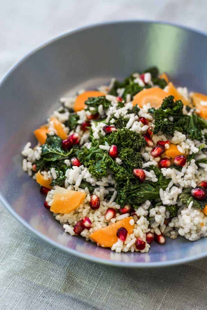 Salat im Winter: Grünkohlsalat mit Hirse, Möhren und Granatapfelkernen