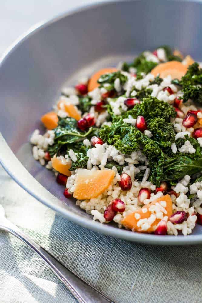 Salat im Winter: Grünkohlsalat mit Hirse, Möhren und Granatapfelkernen