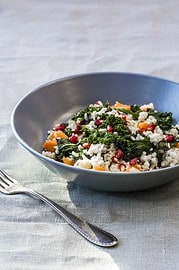 Salat im Winter: Grünkohlsalat mit Hirse, Möhren und Granatapfelkernen
