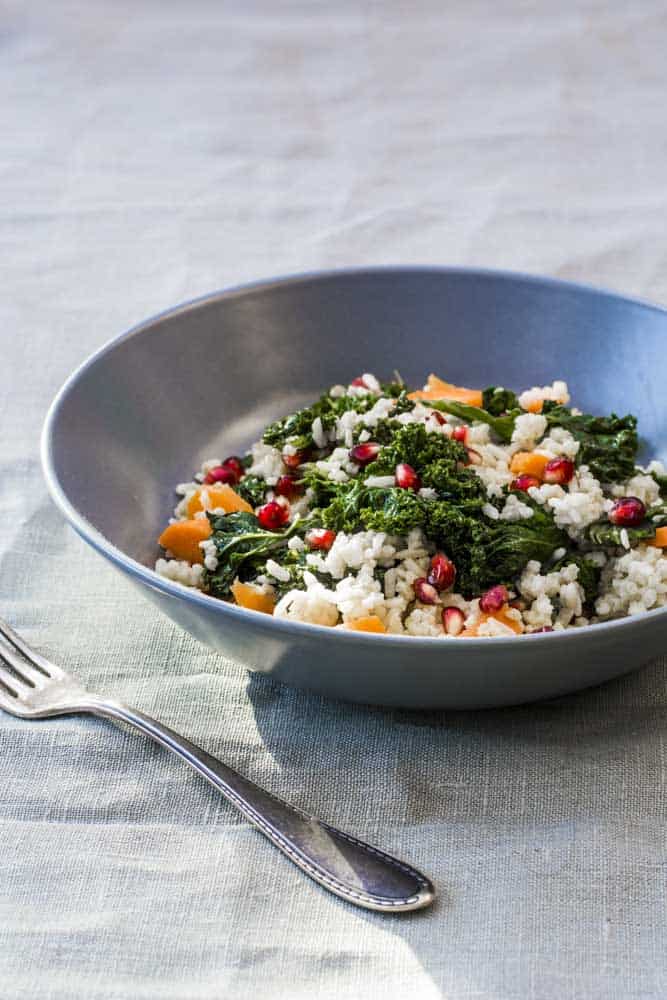 Salat im Winter: Grünkohlsalat mit Hirse, Möhren und Granatapfelkernen
